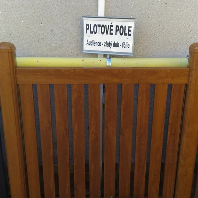 ploty Hradec Králové - Renolit Zlatý dub 80x32mm